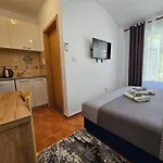 Dom M Apartments
